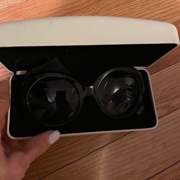 Authentic Versace sunglasses size 54 hardly worn…. - Picture 2 of 13